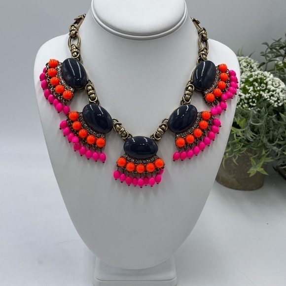 J CREW Fan Fringe statement Necklace Vibrant Fuchsia (Main Line collection) - Picture 7 of 12